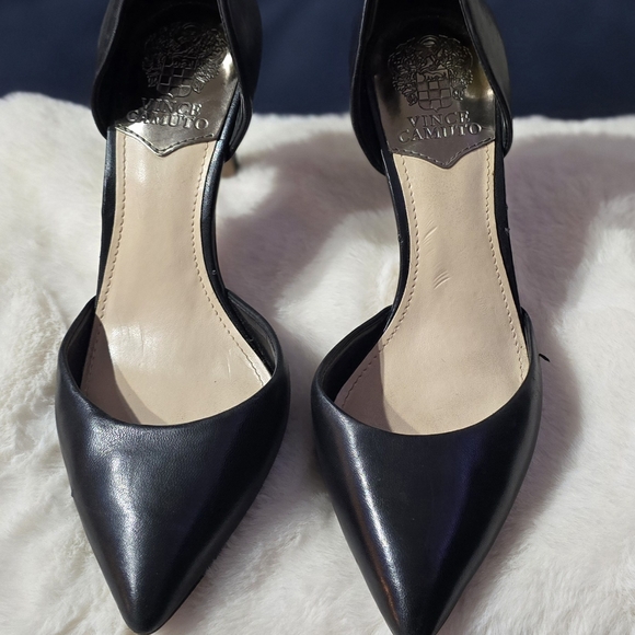 Black Vine Camuto Size 8 heels minor scuffs but good condition - Picture 1 of 4
